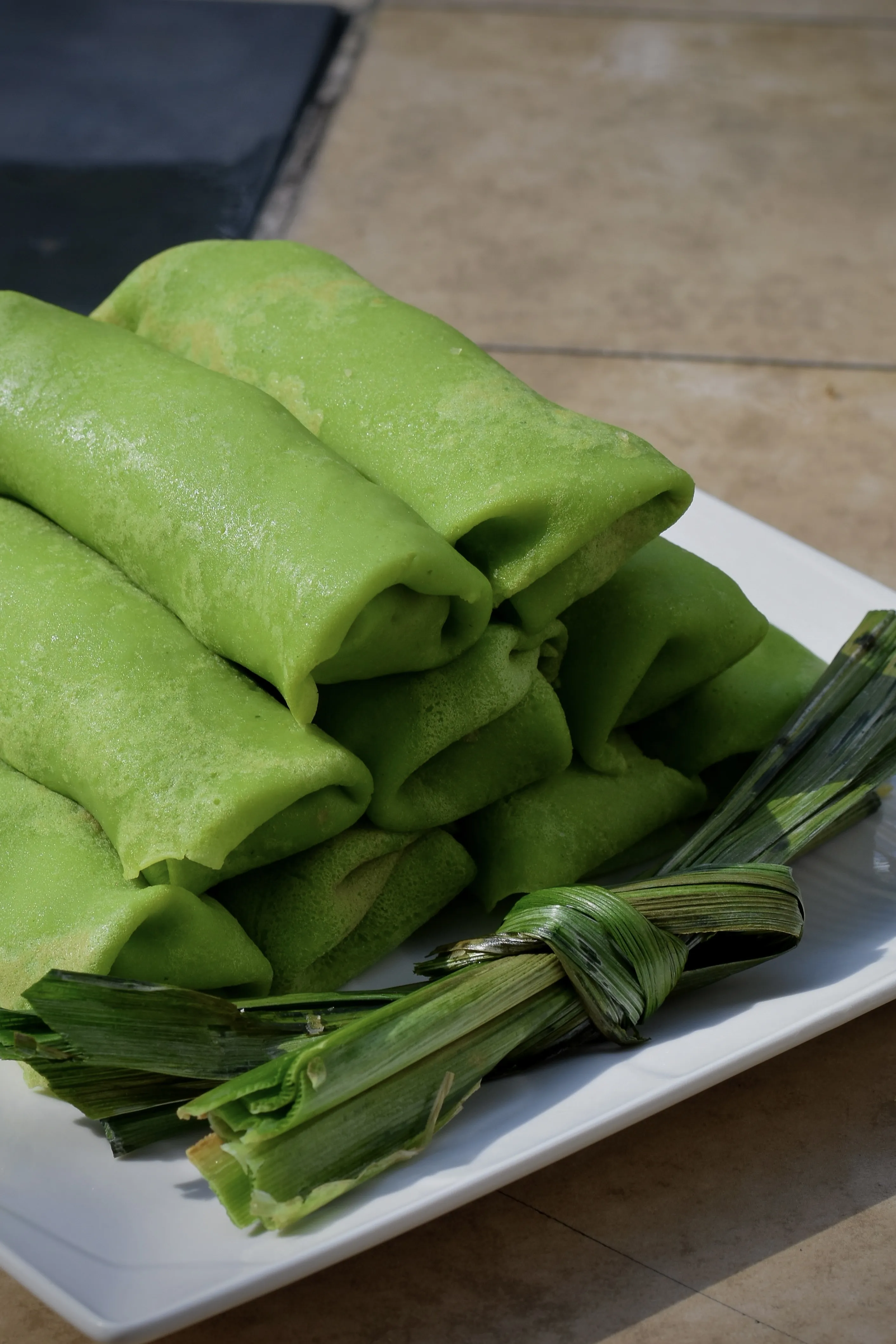Kuih Ketayap (Palm Sugar Coconut Filling Wrapped in Pandan Crepes)